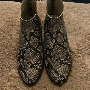 Ankle boots snake skin design